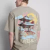 Vasket T-skjorte med japansk grafisk trykk