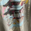 Vasket T-skjorte med japansk grafisk trykk