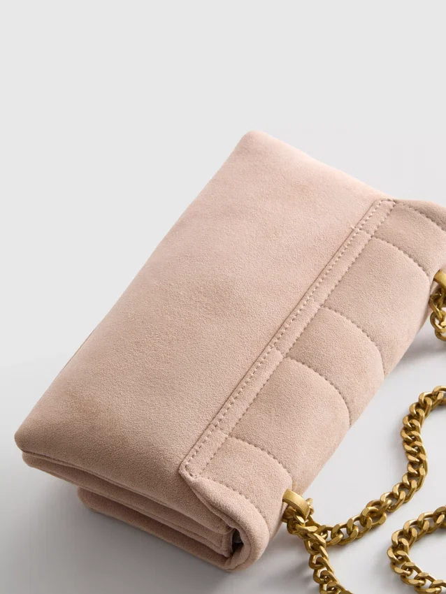 Vattert crossbody-veske med kjede